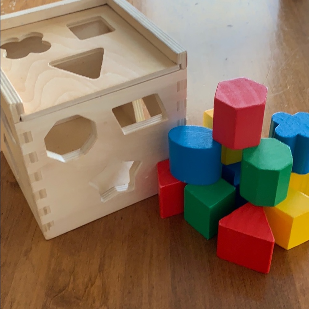 🌱Melissa & Doug Shape Sorting Cube
